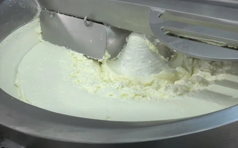 Crema di formaggio con cutter industriale