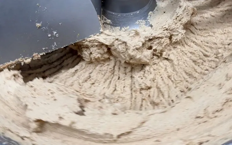 Produzione di patè di tonno con cutter