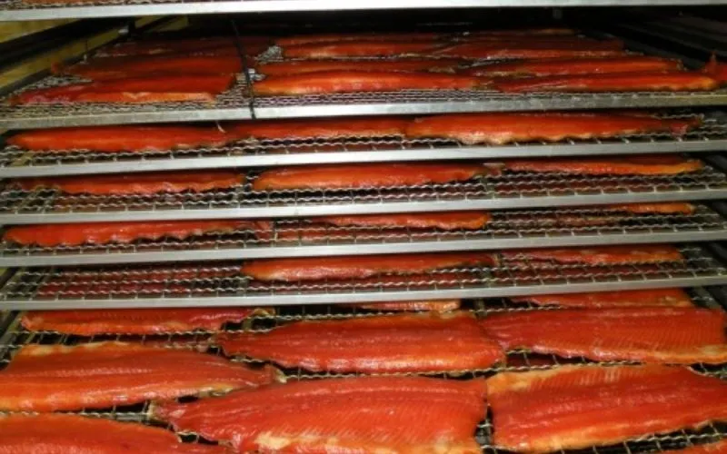 Forno industriale di cottura e affumicatura pesce