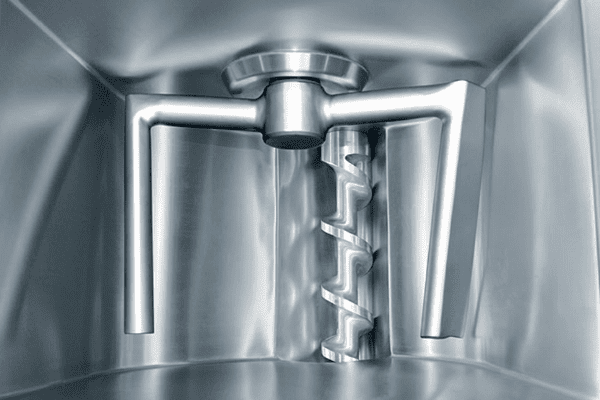 Tramoggia con braccia di miscelazione nei Tritacarne seydelmann per piccole aziende